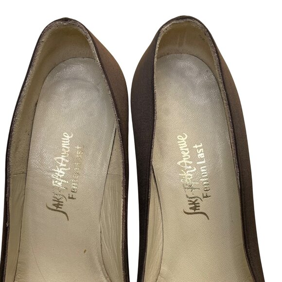Saks Fifth Avenue Women’s Brown Satin Closed-Toe Pumps Low Heel Elegant Style Si - Picture 5 of 9